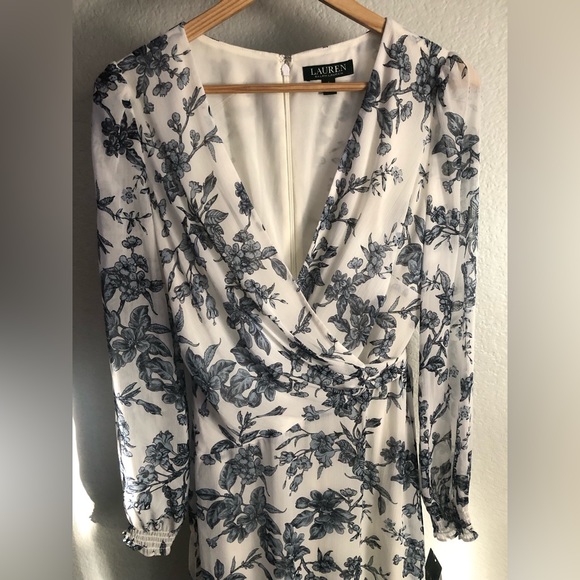 NWT Lauren Ralph Lauren Chiffon Blue and White Floral Maxi Dress Size 4 - Picture 2 of 8